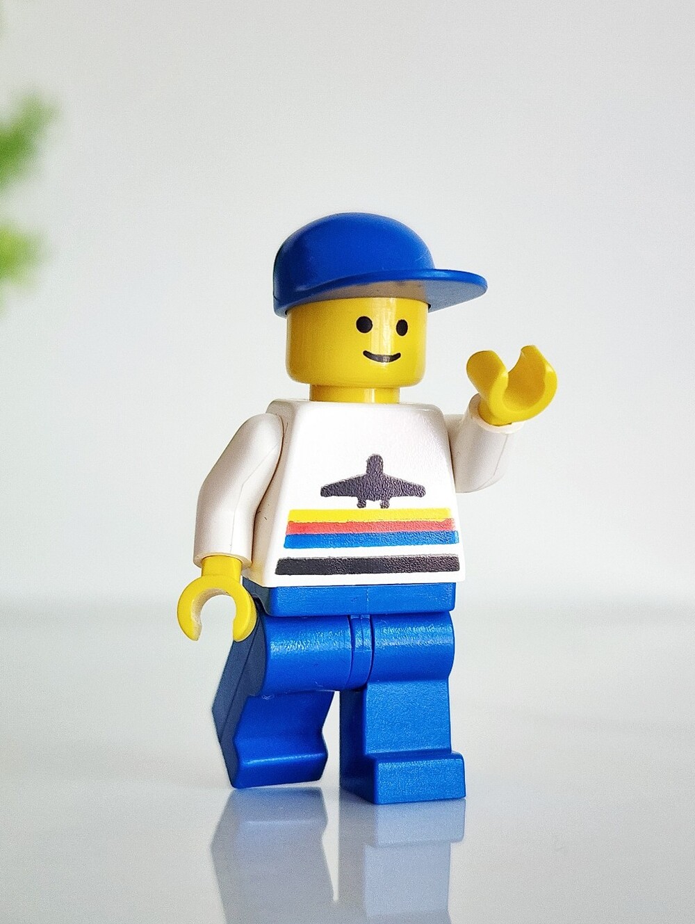 🧢 RARE Vintage LEGO Classic Town Airline Minifigure White Torso Rainbow Stripes